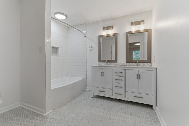 Building Photo - 308 Brookview Ct