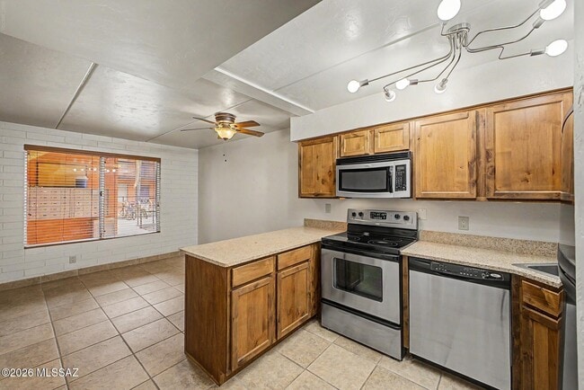 Building Photo - 55 N Cherry Ave