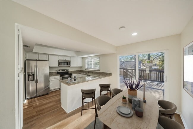 Building Photo - 3018 Sycamore Springs Dr