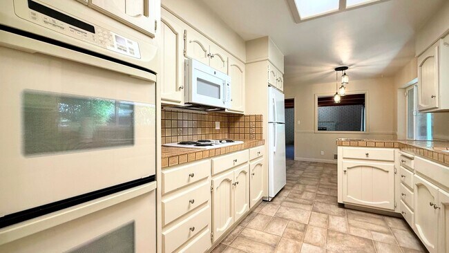 Building Photo - 3BD/2BA Willow Glen Single-Family Home with Spacious Layout