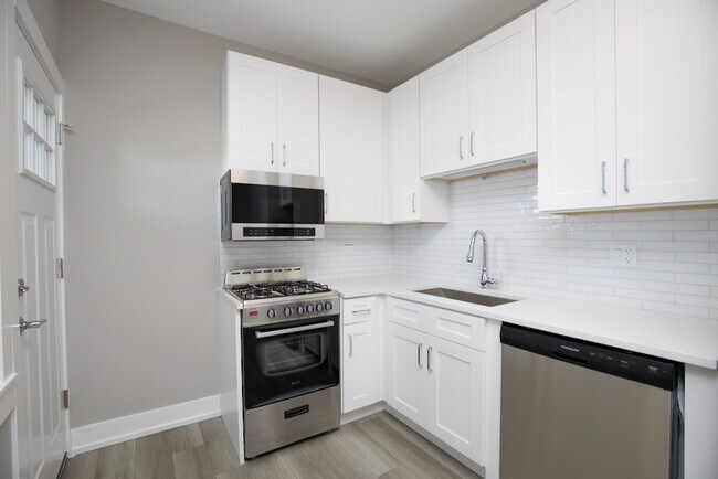 Building Photo - 3946 N Janssen Ave