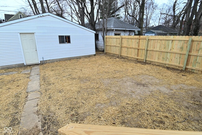 Building Photo - 3928 N Kenwood Ave