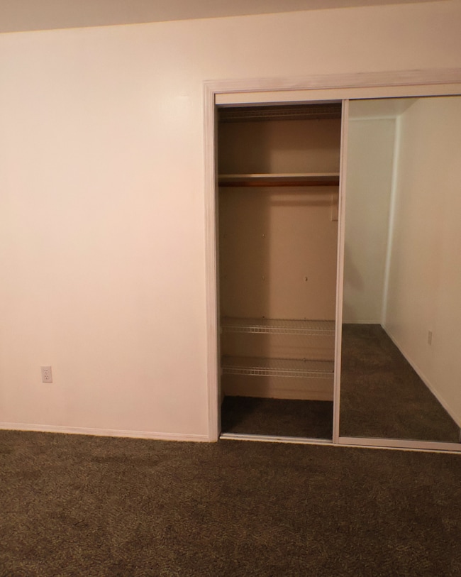 Building Photo - 4 Bedroom 2 Bath House for Rent in Northwe...