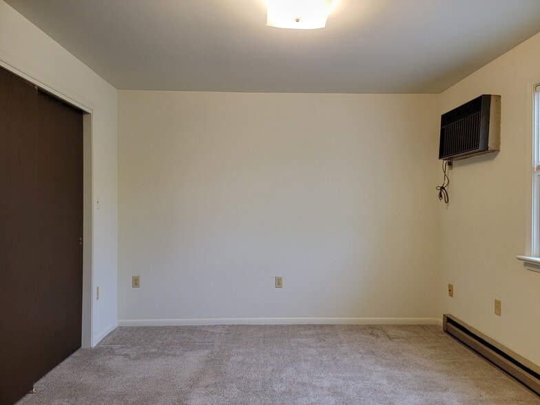 Building Photo - 61 W Church St