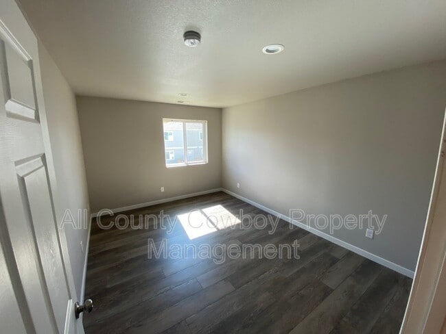 Building Photo - 4521 E Bobolink Ln