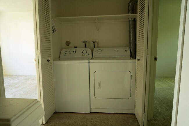 Building Photo - Modern 2-Bed / 2.5-Bath Condo Near OHSU — ...