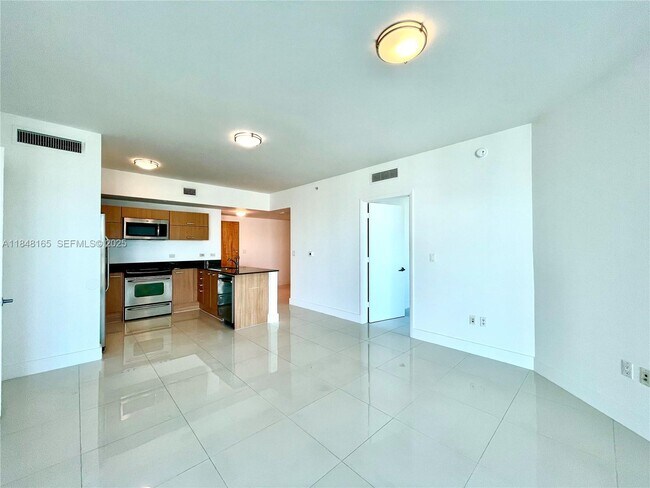 Building Photo - 350 S Miami Ave