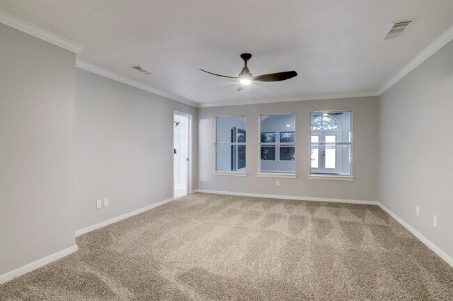 Building Photo - 7098 Shadow Lake Dr