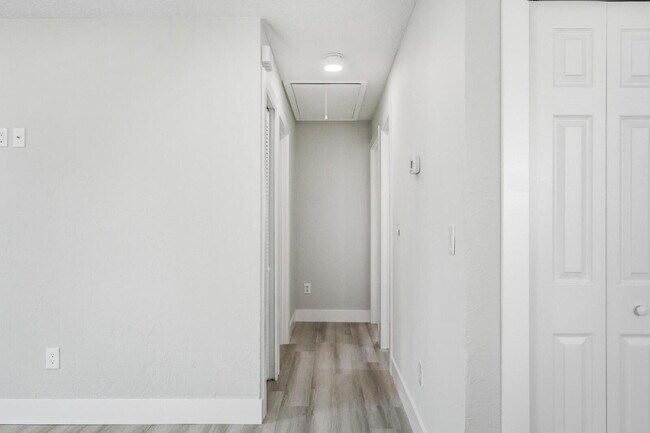 Building Photo - "Chic & Cozy 2-Bed Retreat with Granite Touches in Palm Coast!"