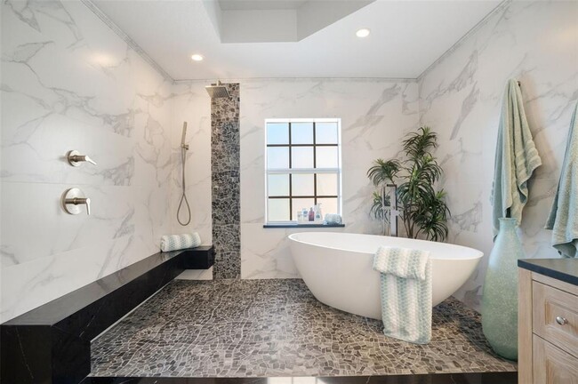 Building Photo - 14041 Bellagio Way