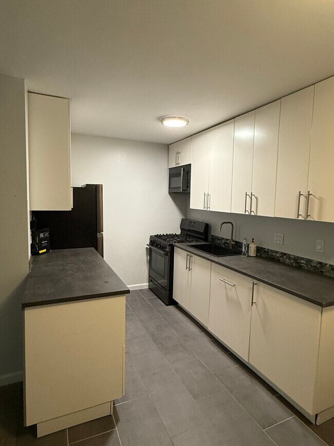 Building Photo - 13754 Mango Dr