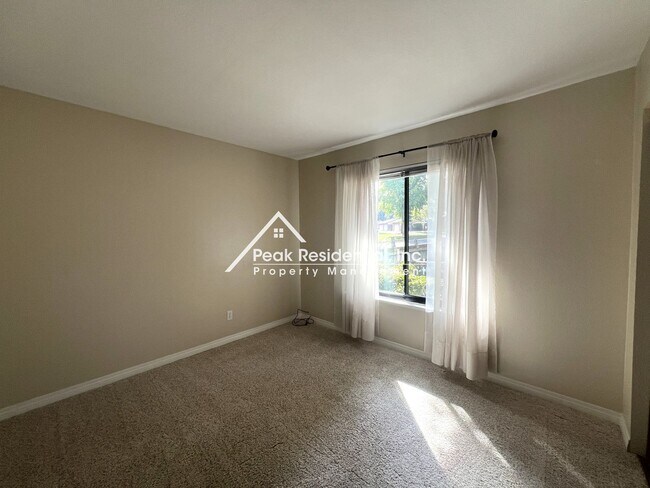 Building Photo - Wonderful 2bd/2ba Citrus Heights Condo with 2 Car Garage!