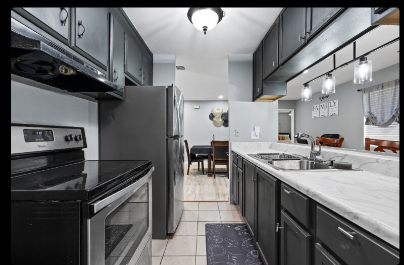Building Photo - 325 Falcon Dr