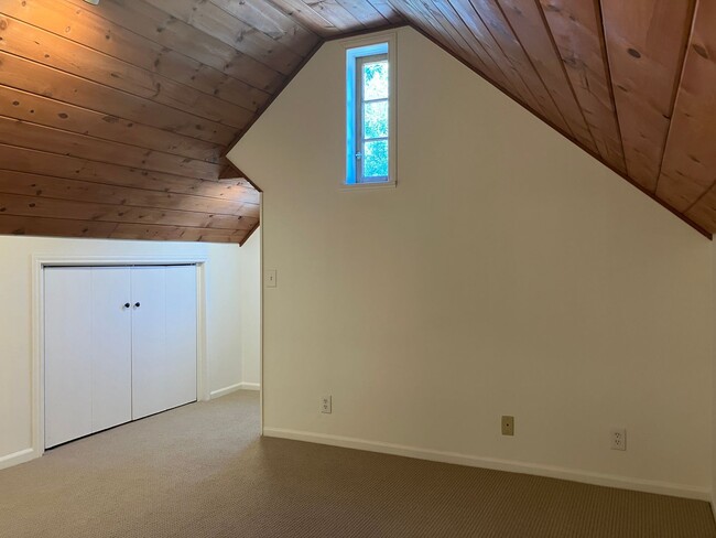 Building Photo - Charming Three Bedroom Home in Central Salem