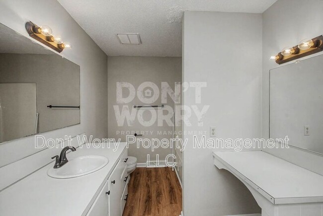 Building Photo - 201 Pinecrest Dr