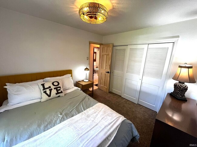 Building Photo - 624 Monroe St