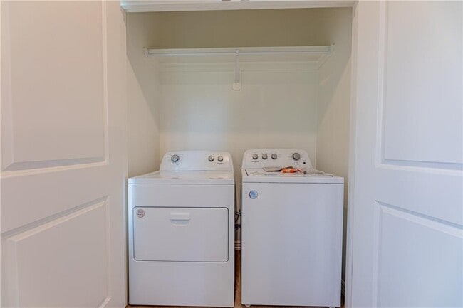 Building Photo - 1705 SW Casuarina Dr