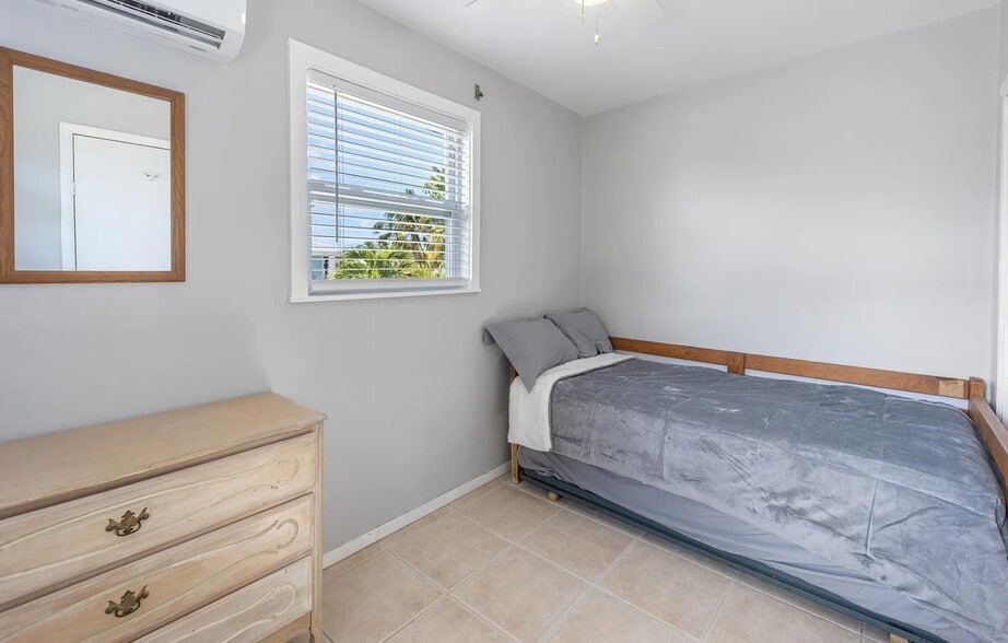 Building Photo - 757 La Fitte Rd