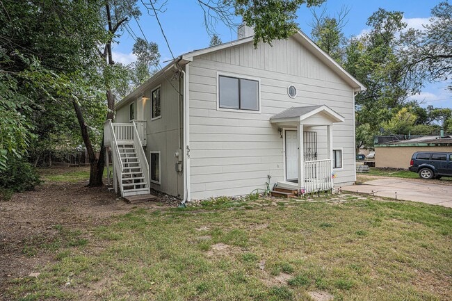 Primary Photo - Upper-Level Duplex | $1,850/mo | All Utili...