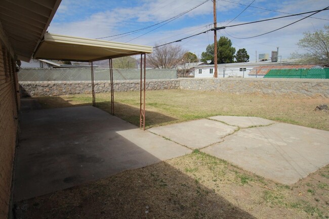 Building Photo - 5725 Waycross Ave