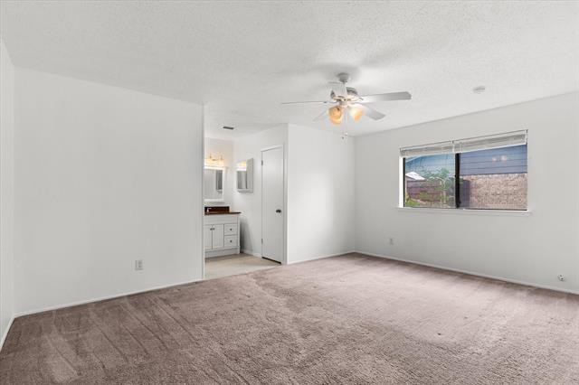 Building Photo - 2804 Royal Oaks Dr