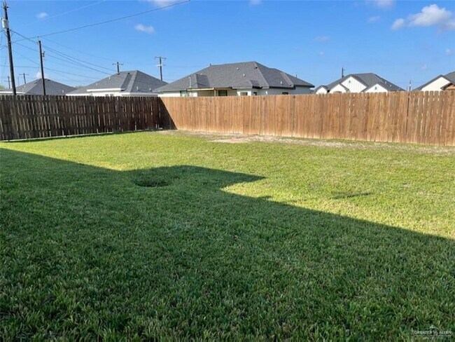 Building Photo - 16 Whitewing St