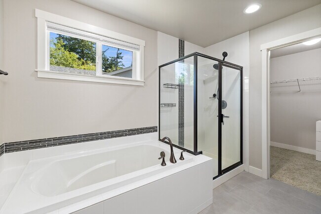 Building Photo - **Stunning Luxury Home in Desirable Mukilteo for RENT!** Available August 25th for MOVE IN