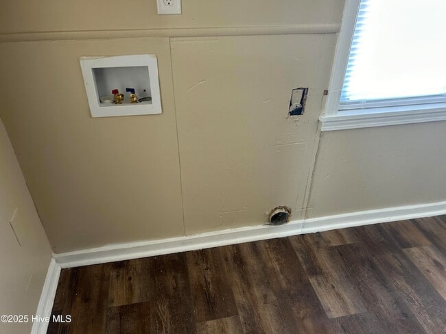 Building Photo - 178 Rosalyn Rd