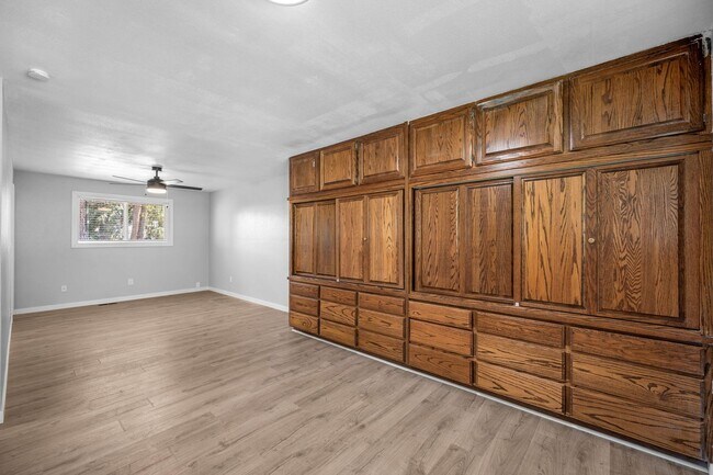Building Photo - 111 S Ridgewood Dr