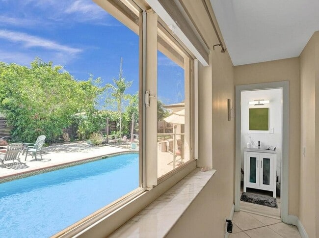 Building Photo - 2099 NE 4th Ct