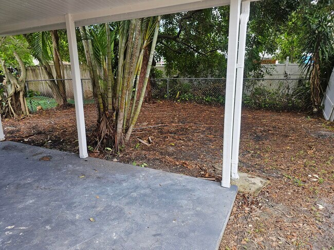 Building Photo - 5836 S 37th Ct