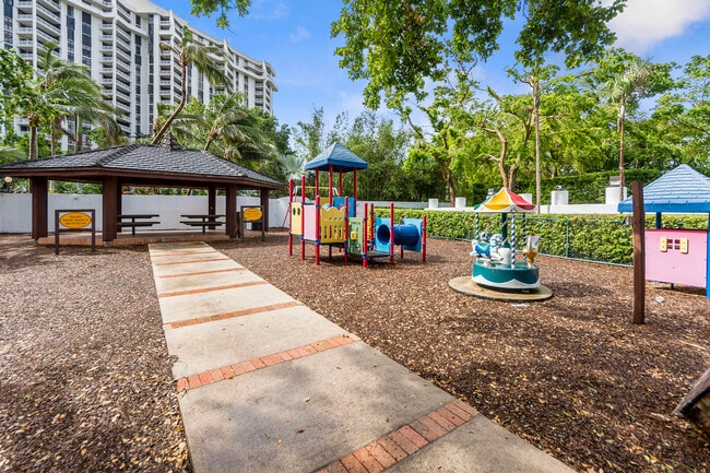 Building Photo - 1000 NE Quayside Terrace