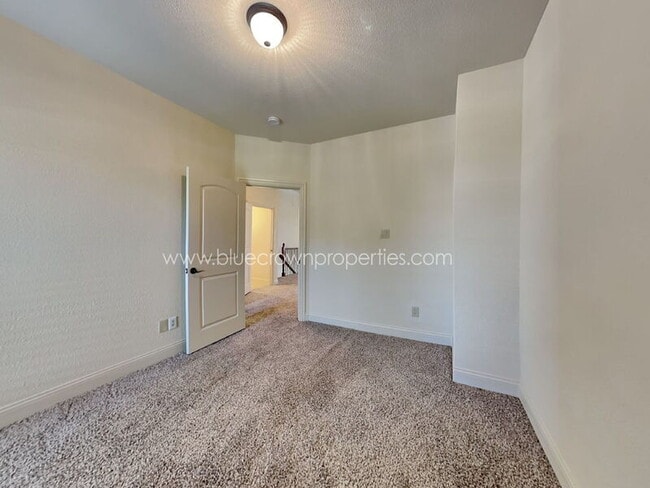 Building Photo - 4037 Winsor Dr