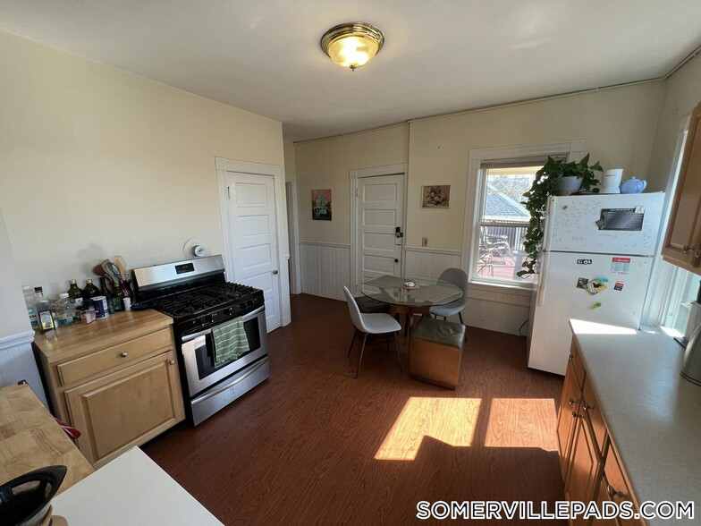 Building Photo - 51 Ibbetson St