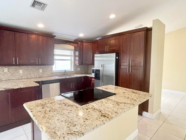 Building Photo - 2425 Pigeon Cay