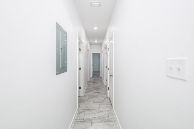 Building Photo - 3911 Casa Blanca Lake Rd