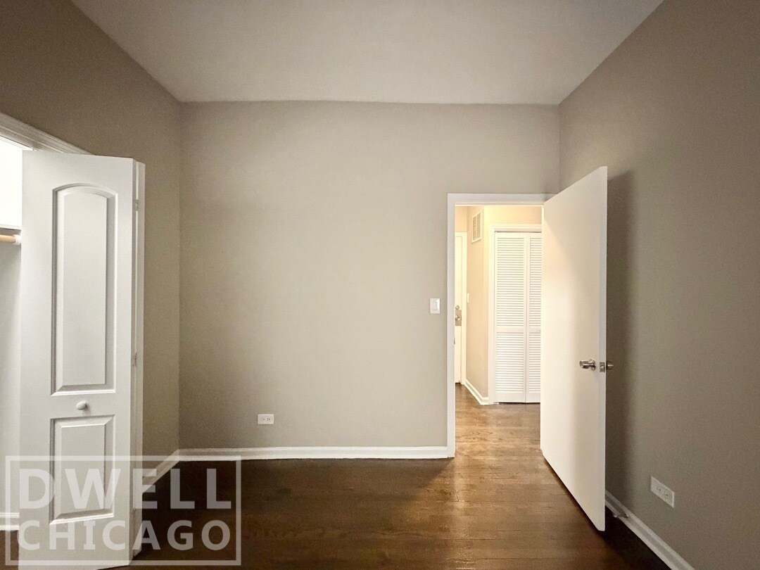 Building Photo - 3433 N Elaine Pl