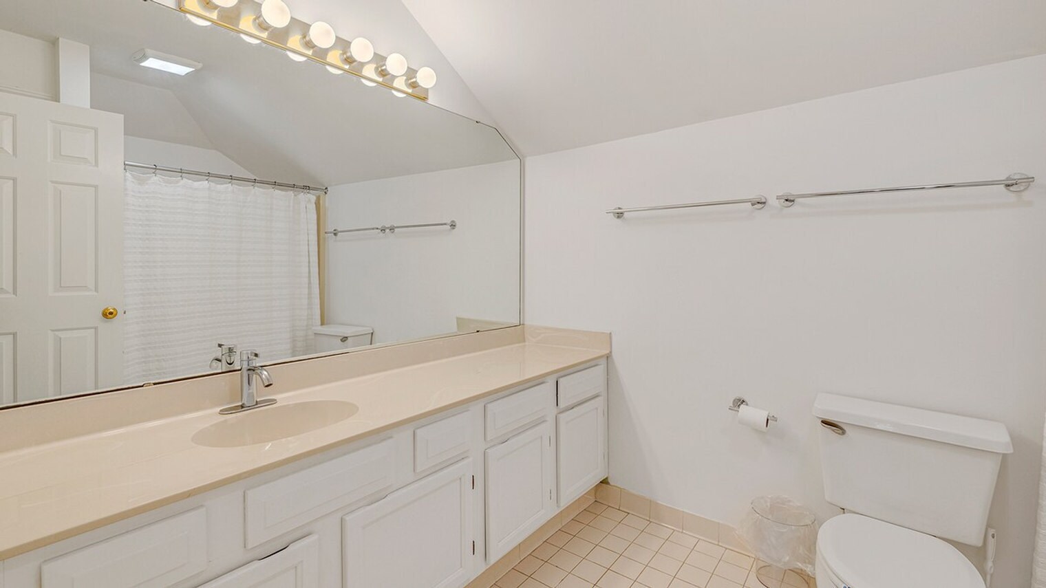 Building Photo - 723 Bonnyneck Dr