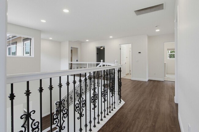 Building Photo - 3239 Canyon View Dr