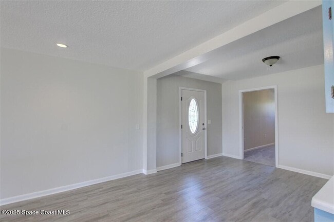 Building Photo - 331 Carmine Dr