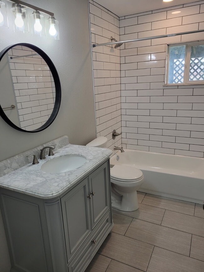 Building Photo - 214 Glasgow Dr