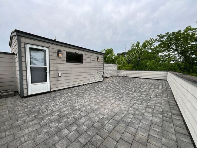 Building Photo - 1012 Westbrook Dr