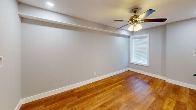 Building Photo - 316 S 17th St