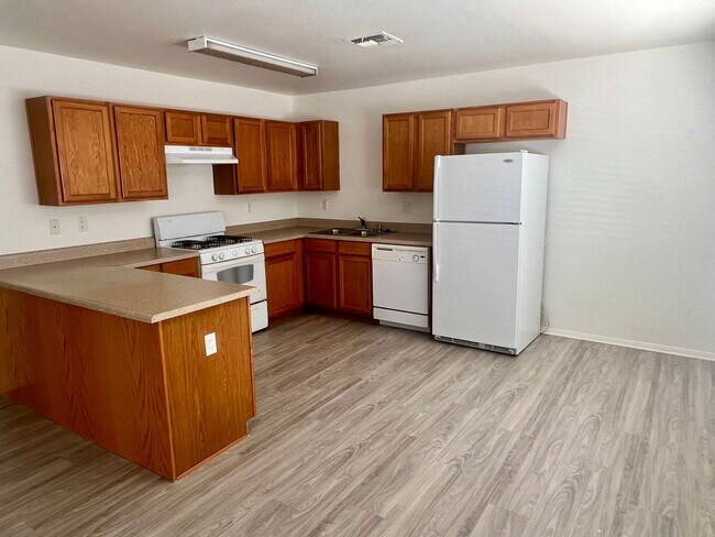 Building Photo - 6685 Ocotillo Ave