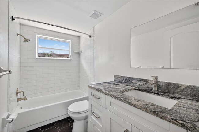 Building Photo - 5409 Oceanic Rd