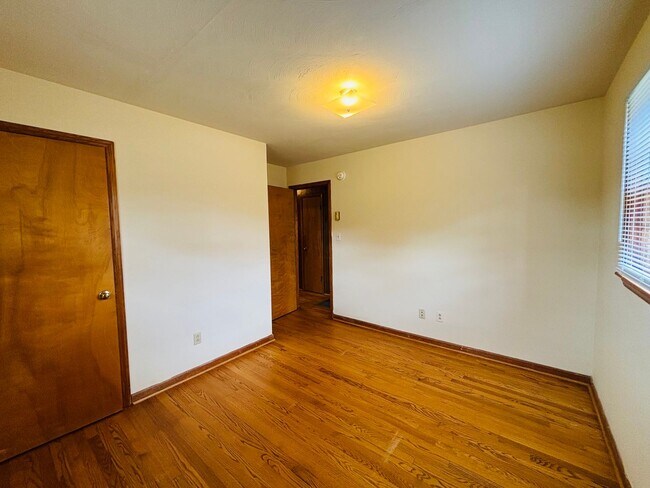 Building Photo - 1504 Thomas Ln