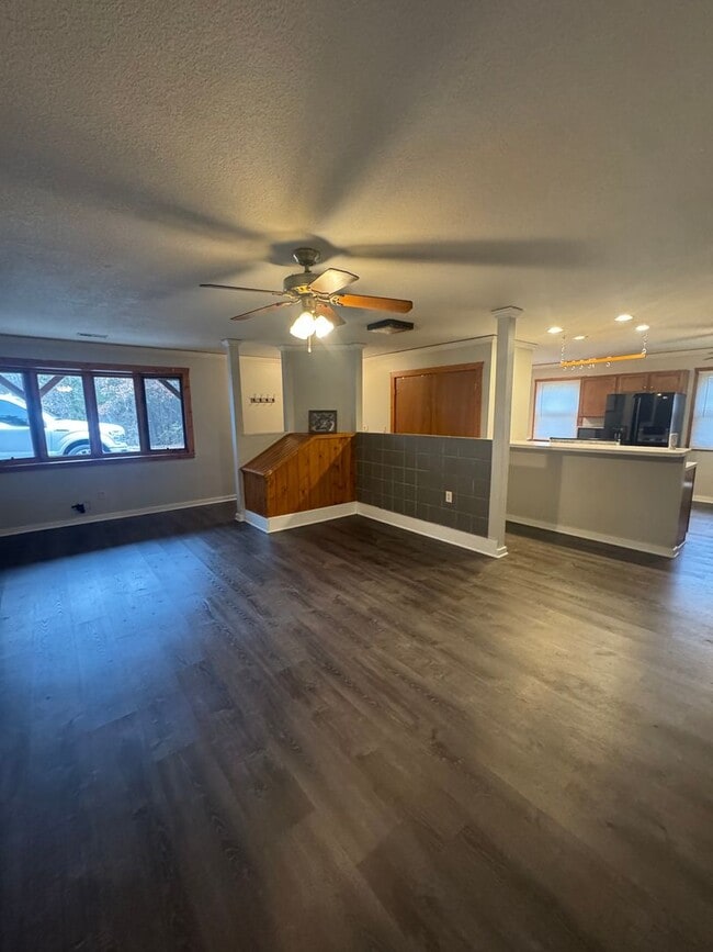 Building Photo - 2 bed 1 bath house