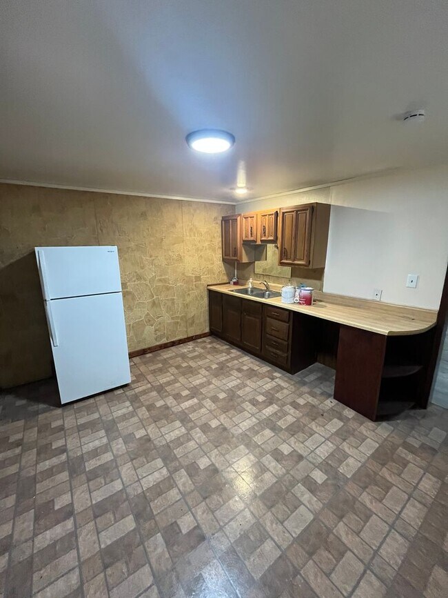 Building Photo - Section 8 Accepted, Charming 2BR 1 BA Home...