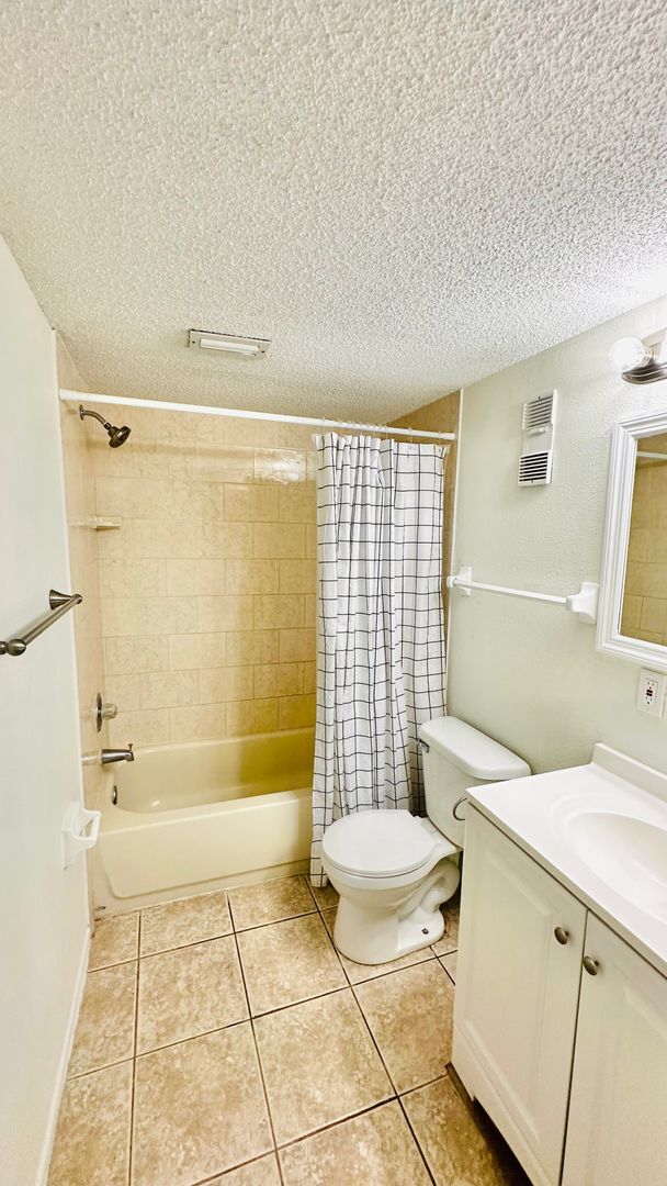 Building Photo - 2 bedroom 2 bath Condo in Temple Terrace a...