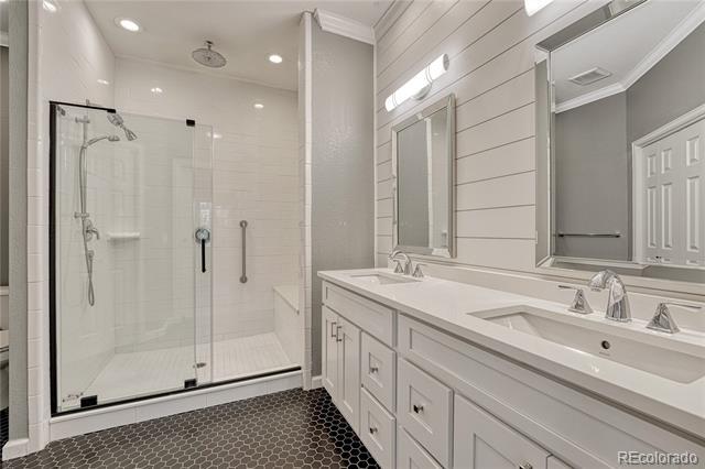 Building Photo - 9885 Greensview Cir